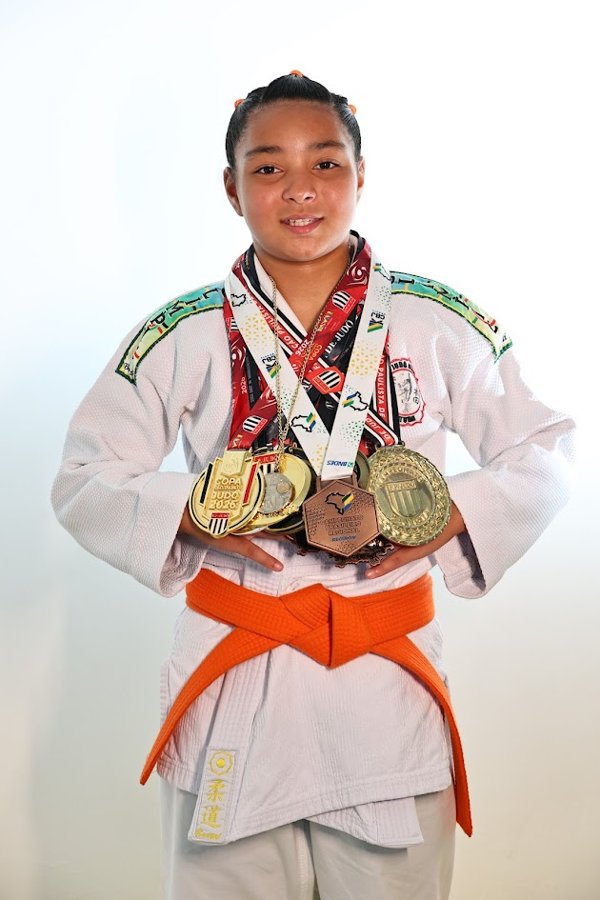 Lídia com suas medalhas
